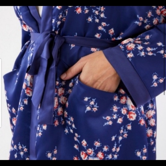 Morgan Lane Satin Robe - Picture 5 of 5